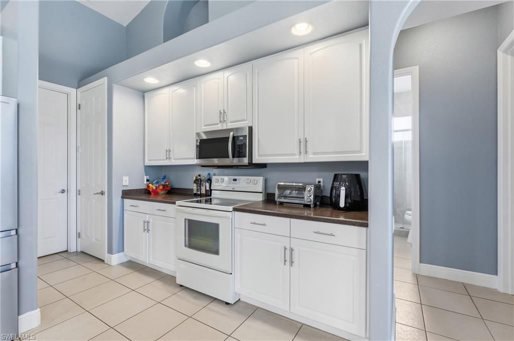 Image 19 of property listing at 1819 SW 47th ST, Cape Coral, FL 33914