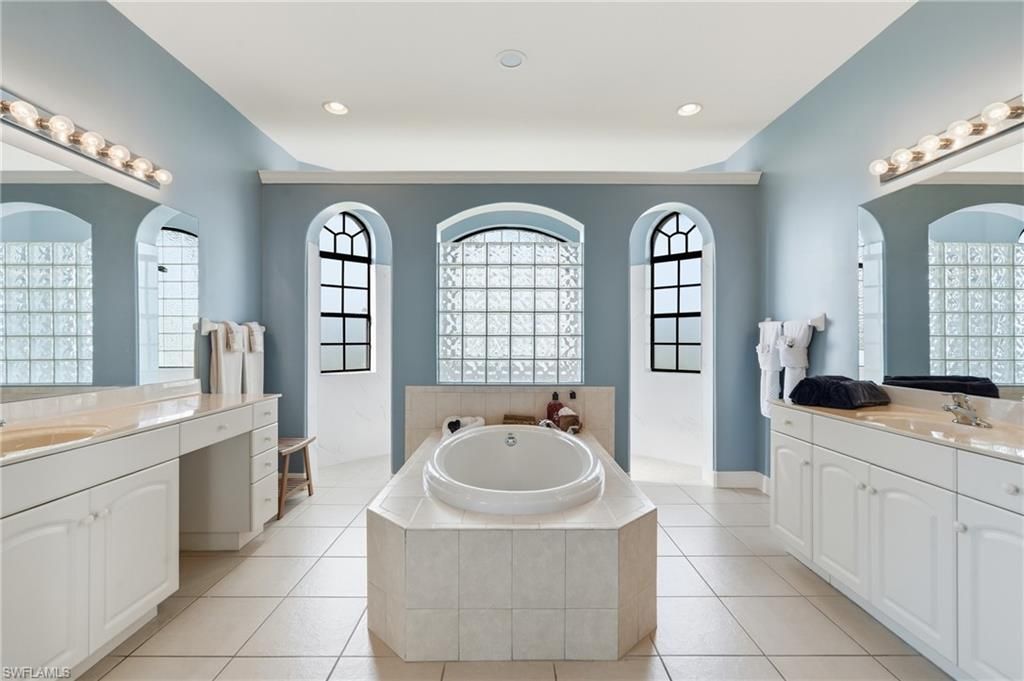 Image 25 of property listing at 1819 SW 47th ST, Cape Coral, FL 33914