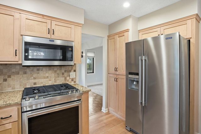 8361 W Lake Drive, Chanhassen, MN 55317