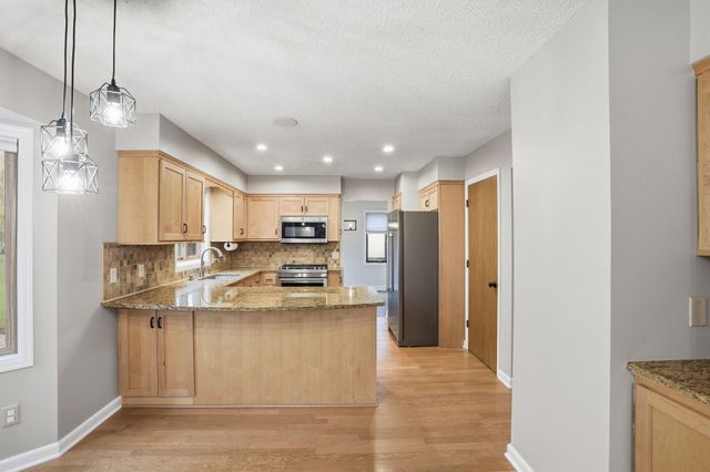 8361 W Lake Drive, Chanhassen, MN 55317