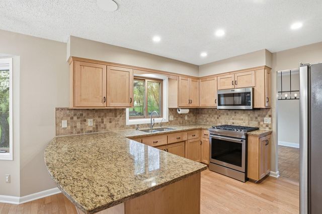 8361 W Lake Drive, Chanhassen, MN 55317