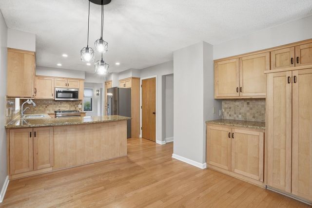 8361 W Lake Drive, Chanhassen, MN 55317