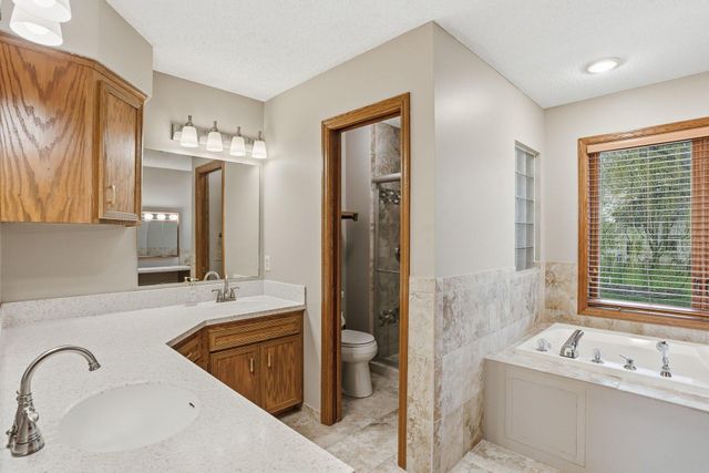 8361 W Lake Drive, Chanhassen, MN 55317