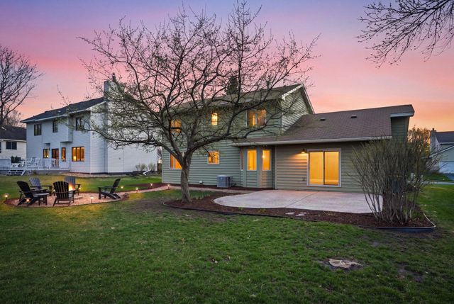 8361 W Lake Drive, Chanhassen, MN 55317