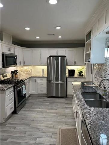 4723 Avenue S, Galveston, TX 77551