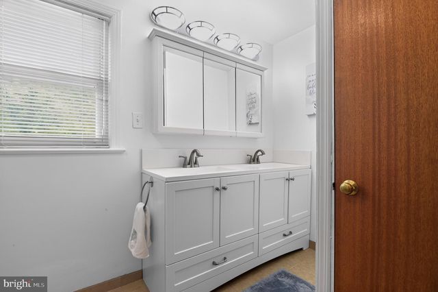 8 E FOREST GLEN DR, Millville, NJ 08332
