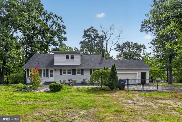 8 E FOREST GLEN DR, Millville, NJ 08332