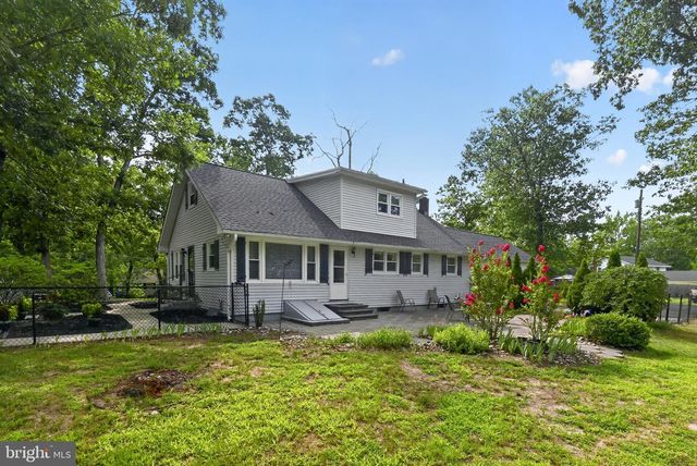 8 E FOREST GLEN DR, Millville, NJ 08332