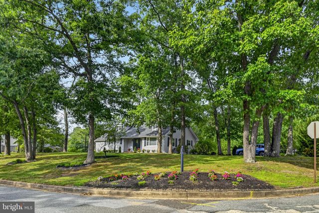 8 E FOREST GLEN DR, Millville, NJ 08332