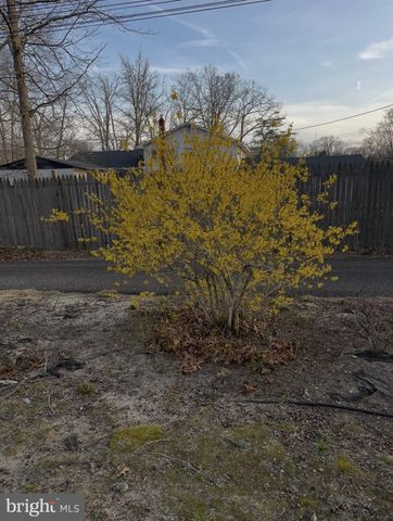 8 E FOREST GLEN DR, Millville, NJ 08332