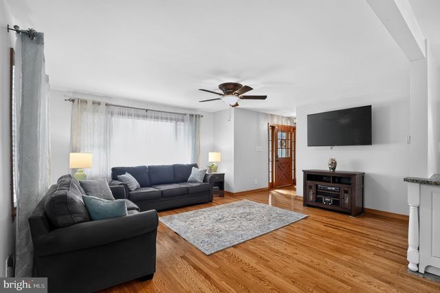 8 E FOREST GLEN DR, Millville, NJ 08332