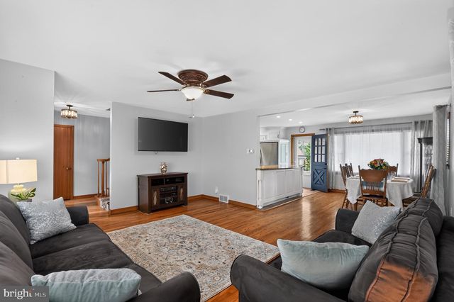 8 E FOREST GLEN DR, Millville, NJ 08332