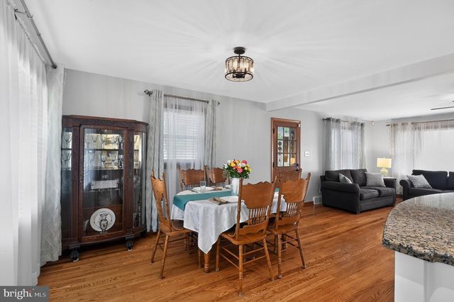 8 E FOREST GLEN DR, Millville, NJ 08332