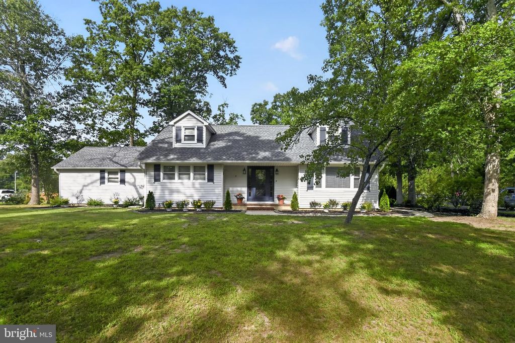 8 E FOREST GLEN DR, Millville, NJ 08332