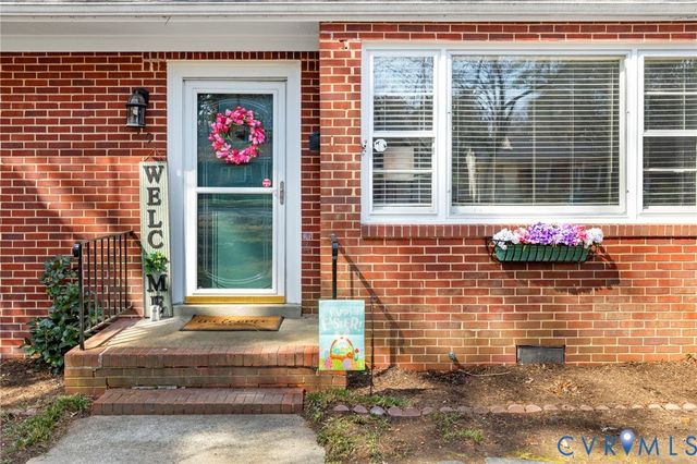 219 Stuttaford Dr, Sandston, VA 23150