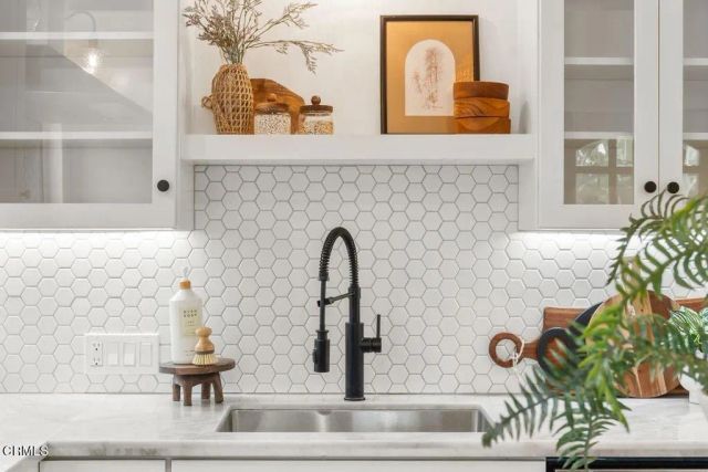 242 E Mcfarlane Drive, Ventura, CA 93001