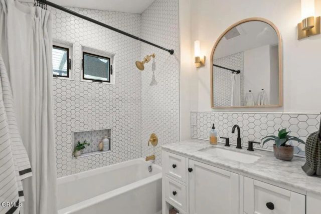 242 E Mcfarlane Drive, Ventura, CA 93001