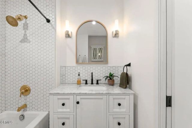 242 E Mcfarlane Drive, Ventura, CA 93001