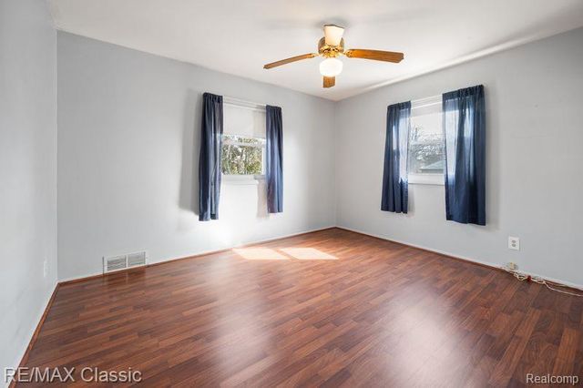 36 Osage Circle, Waterford Charter Township, MI 48328