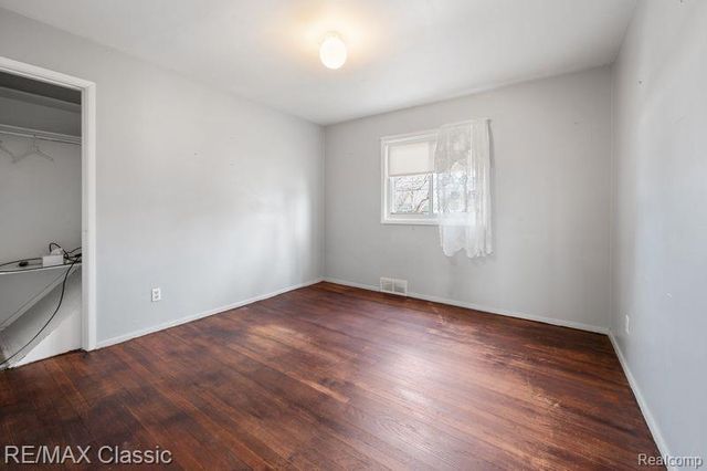 36 Osage Circle, Waterford Charter Township, MI 48328