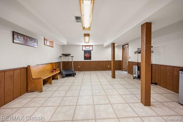 36 Osage Circle, Waterford Charter Township, MI 48328