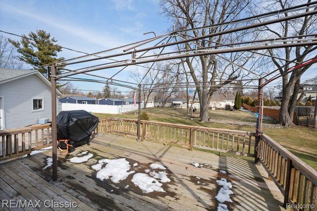 36 Osage Circle, Waterford Charter Township, MI 48328