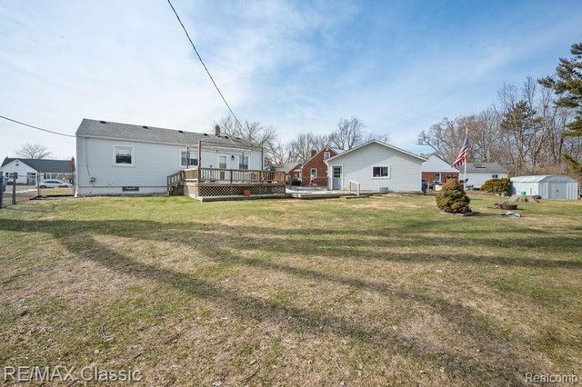 36 Osage Circle, Waterford Charter Township, MI 48328