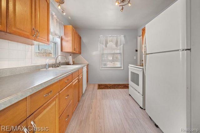 36 Osage Circle, Waterford Charter Township, MI 48328