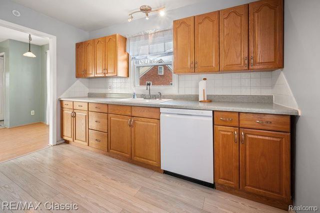 36 Osage Circle, Waterford Charter Township, MI 48328