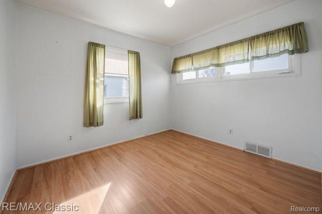 36 Osage Circle, Waterford Charter Township, MI 48328