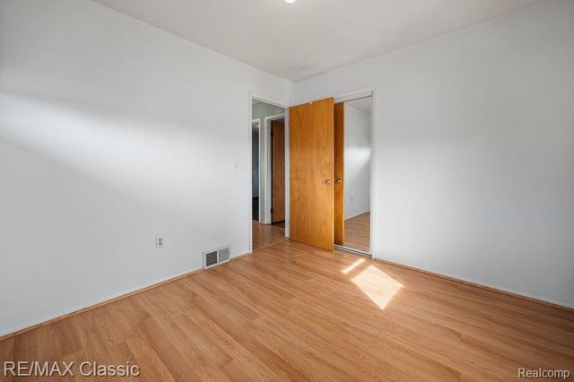 36 Osage Circle, Waterford Charter Township, MI 48328