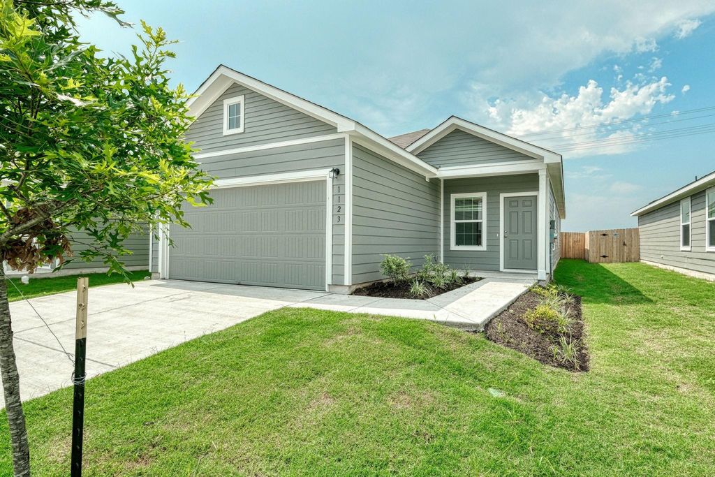 1123 Catfish LN, Bastrop, TX 78602