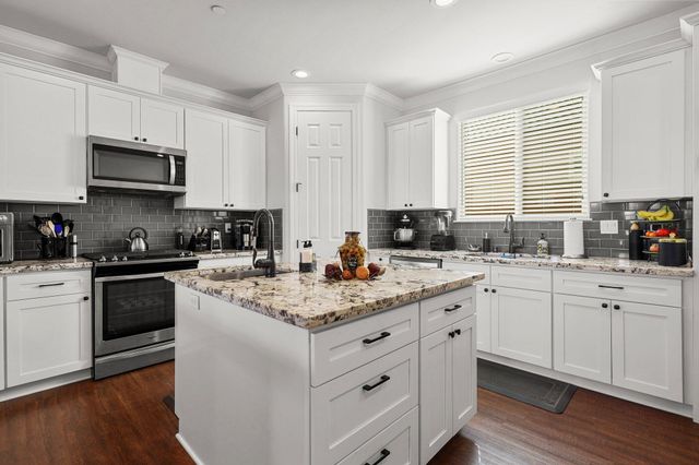 6180 Lucca Trail, Redding, CA 96003
