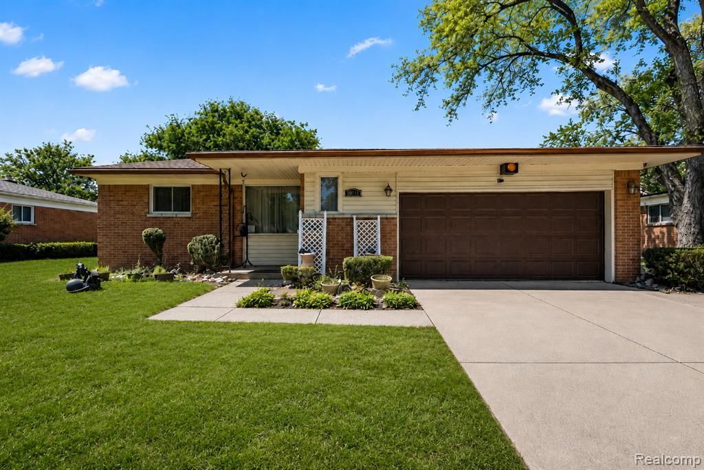 19079 Dorset Street, Southfield, MI 48075