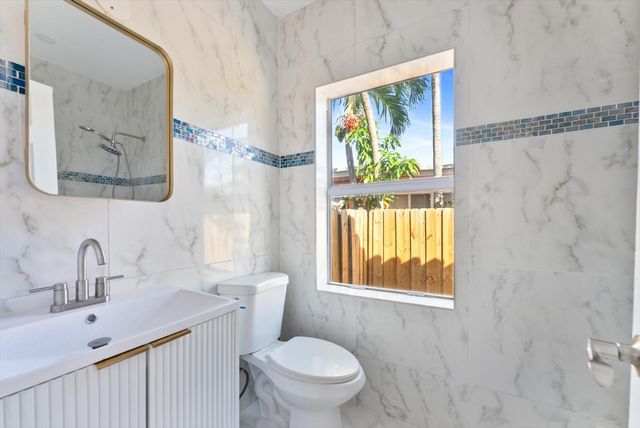 1928 Adams St, Hollywood, FL 33020