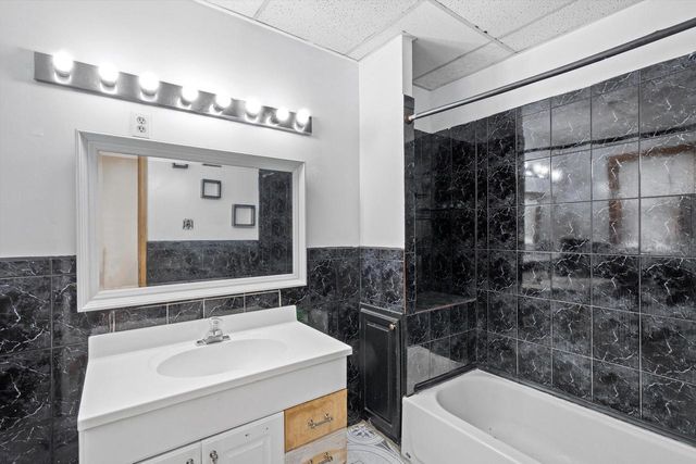 2471 S 19th STREET, Milwaukee, WI 53215