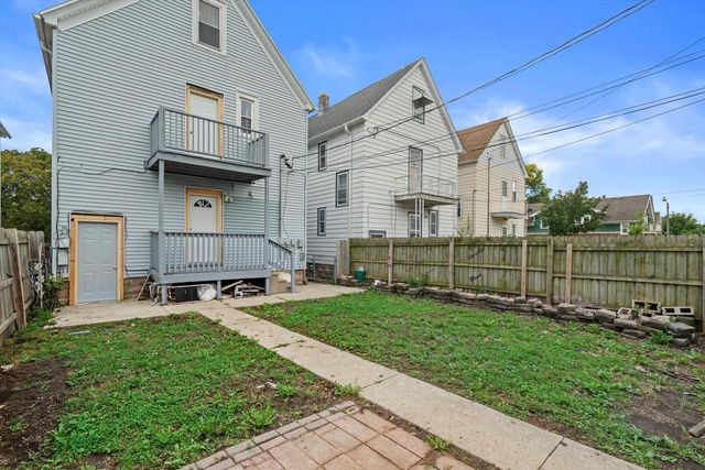 2471 S 19th STREET, Milwaukee, WI 53215