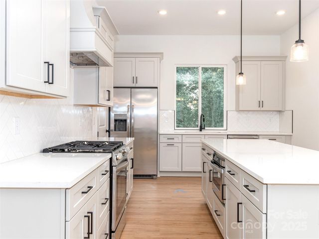 2501 ELON Street, Charlotte, NC 28208