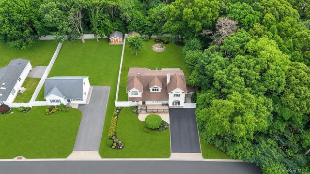 19 Joan Road, Bay Shore, NY 11706