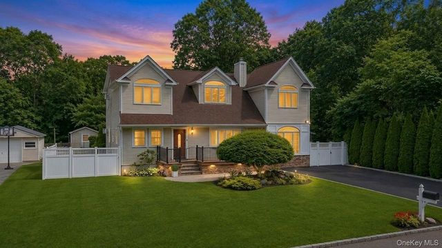 19 Joan Road, Bay Shore, NY 11706