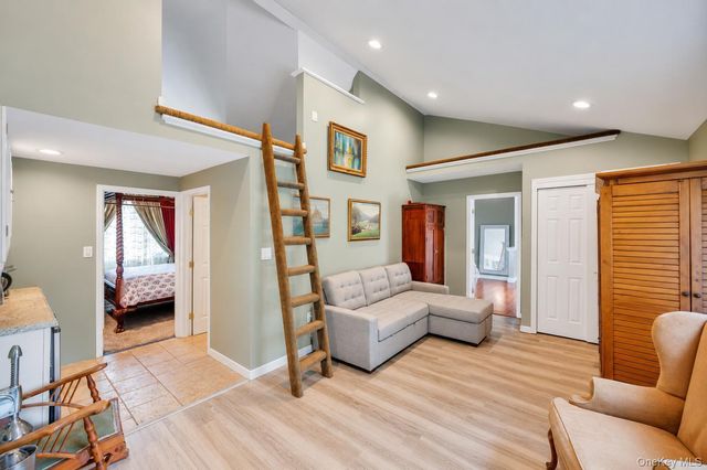 19 Joan Road, Bay Shore, NY 11706