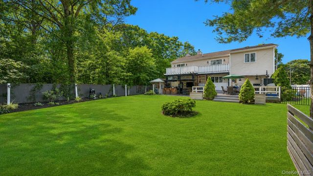 19 Joan Road, Bay Shore, NY 11706