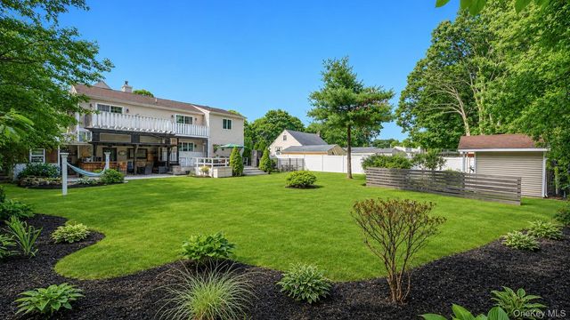 19 Joan Road, Bay Shore, NY 11706