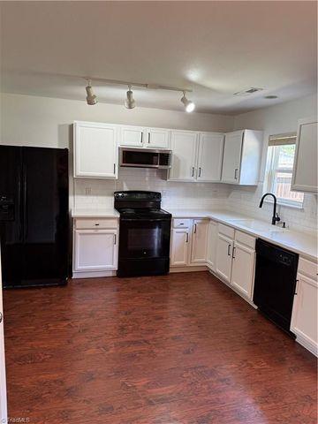 5911 Odenton Lane, Pfafftown, NC 27040