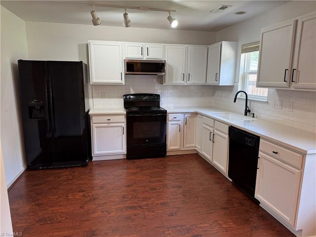5911 Odenton Lane, Pfafftown, NC 27040