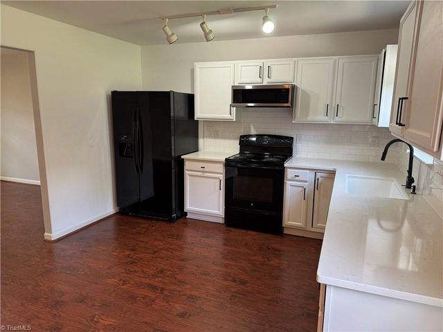 5911 Odenton Lane, Pfafftown, NC 27040