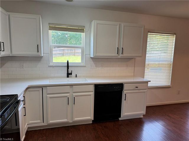 5911 Odenton Lane, Pfafftown, NC 27040