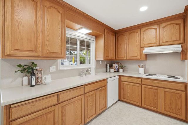 2666 Hampton Avenue, Redwood City, CA 94061