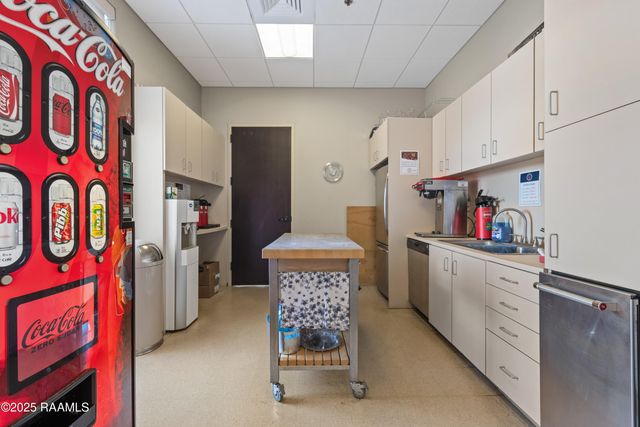 2000 Kaliste Saloom Road 200, Lafayette, LA 70508