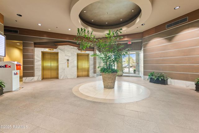 2000 Kaliste Saloom Road 200, Lafayette, LA 70508